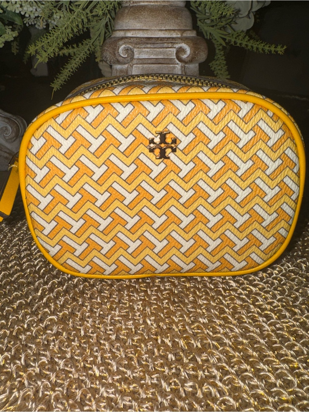 NWOT Tory Burch Yellow and Cream Leather Pouch ⭐️